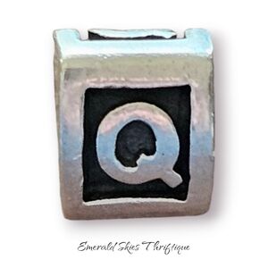 PANDORA LETTER Q Block charm‎